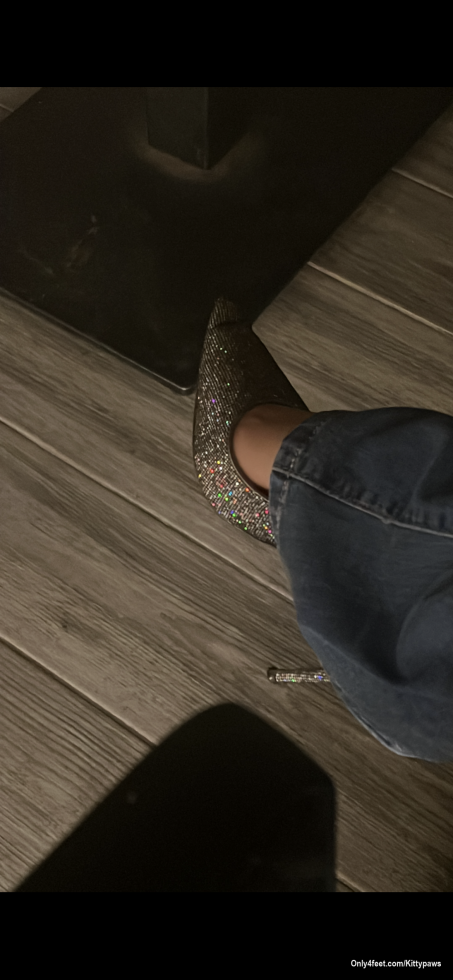 Feeling sparkly ✨ 
What is this Kitty up to tonight?🫣