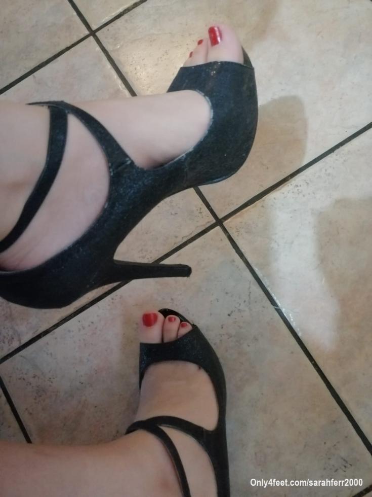 Per questa sera possono andare bene? 
Ditemi voi 😘

#nailpolish #serata #tacchi #highheels