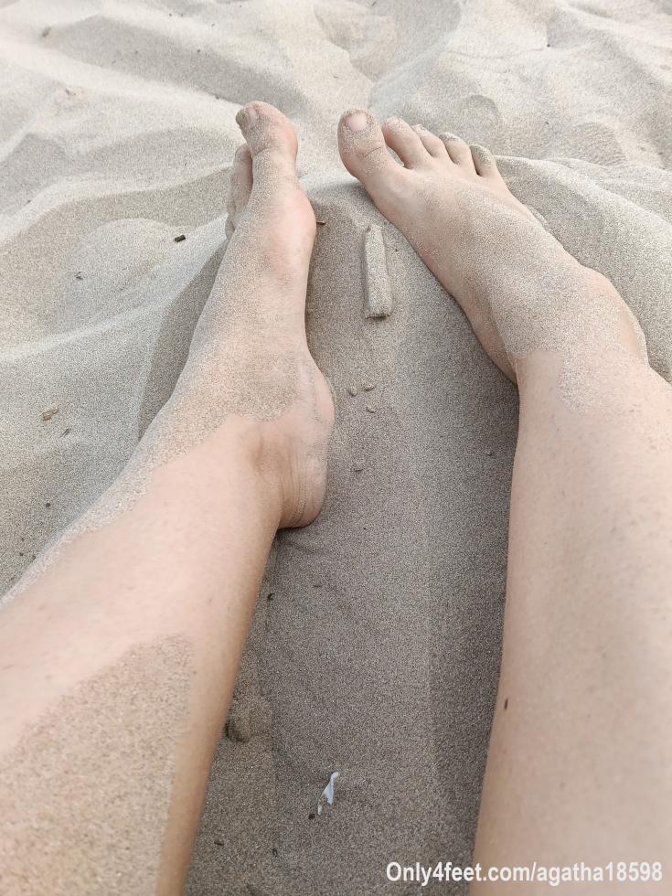 Sandy feet 🥰