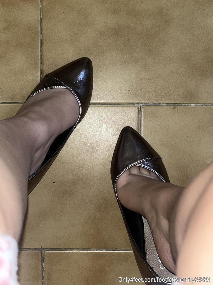 🌸 Ciao! questo è il mio primo post qui.

Voglio condividere con voi la bellezza dei miei piedi femminili: curati, eleganti e pronti per chi sa apprezzare i dettagli. 👣
Porto un 39 e ogni scatto è pensato con cura per mostrare armonia e stile. ✨
Mi piacerebbe davvero avere persone curiose che si uniscano al mio spazio e scoprano di più. 💫

Grazie per essere qui💕