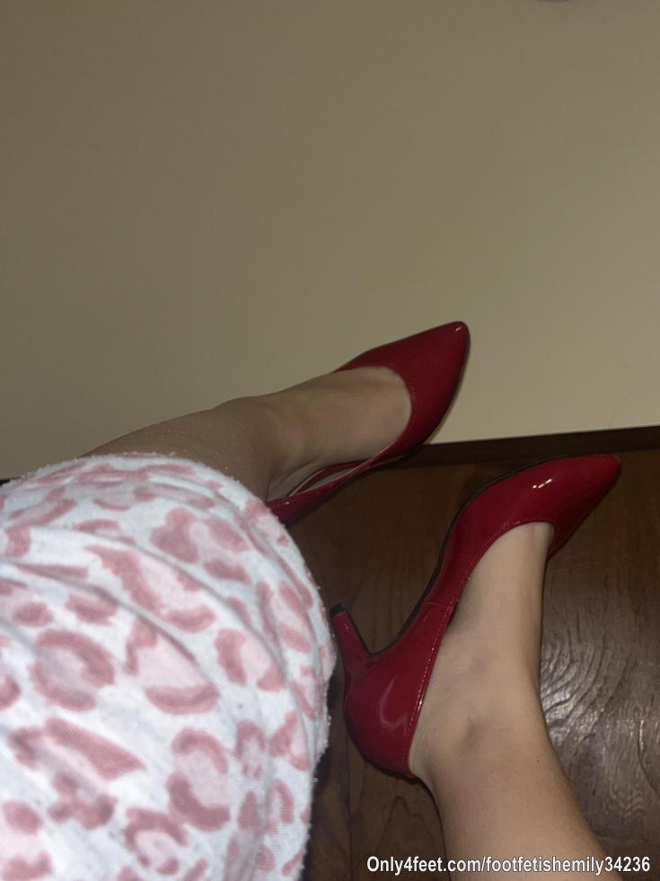 Stasera tacchi rossi! 🍷👠 
Il resto lascialo all’immaginazione. 👀
Iscriviti, ci sono  nuovi contenuti in arrivo. 
Scopri di più tra gli abbonati.🔒🥰🩷