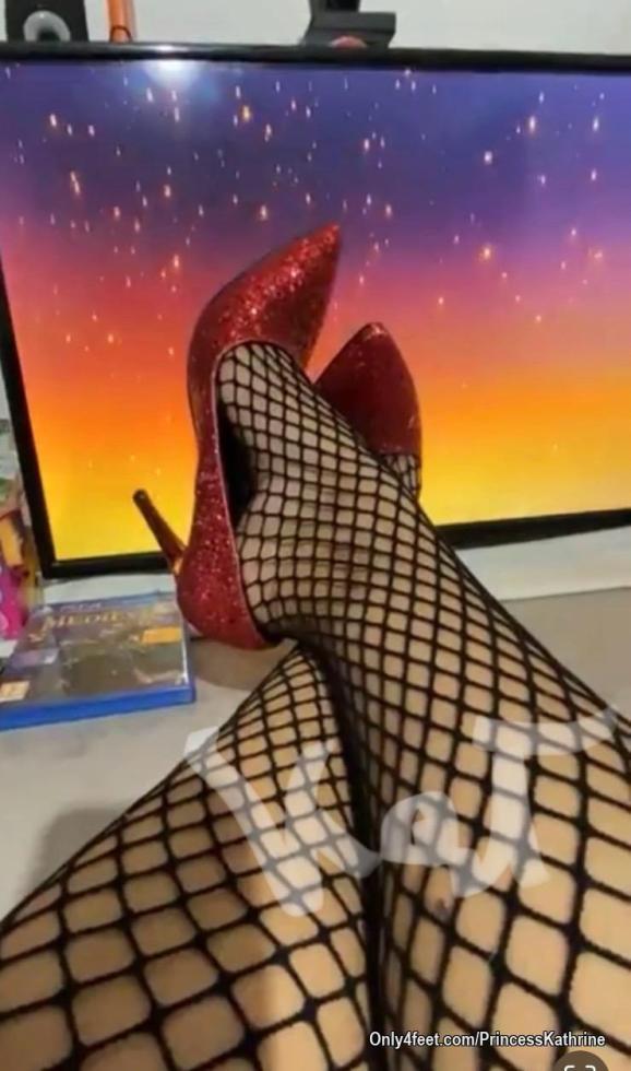 New shooes #newshooes#heels#redshooes#beautifulfeet#photography#kathrinelavas