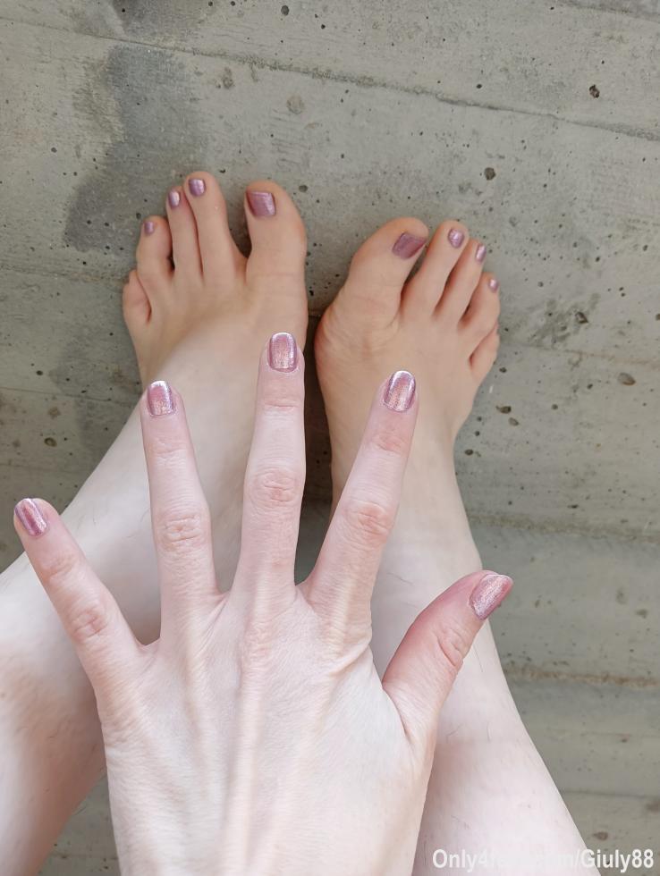 Se ti piacciono i miei piedi scrivimi...