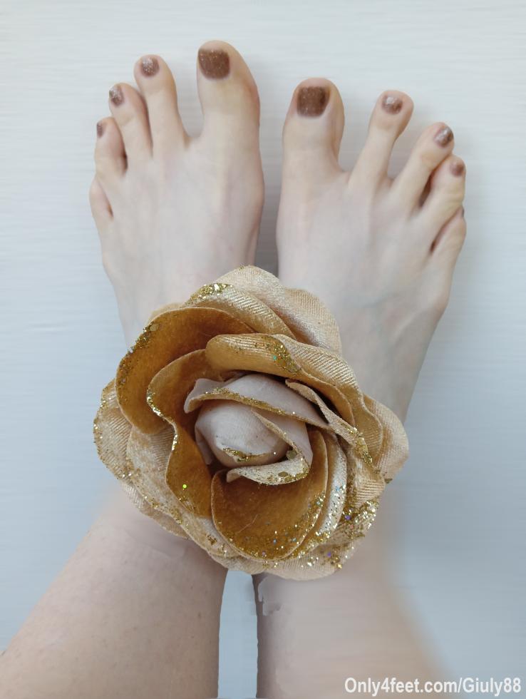 Piedi dorati ambrati...