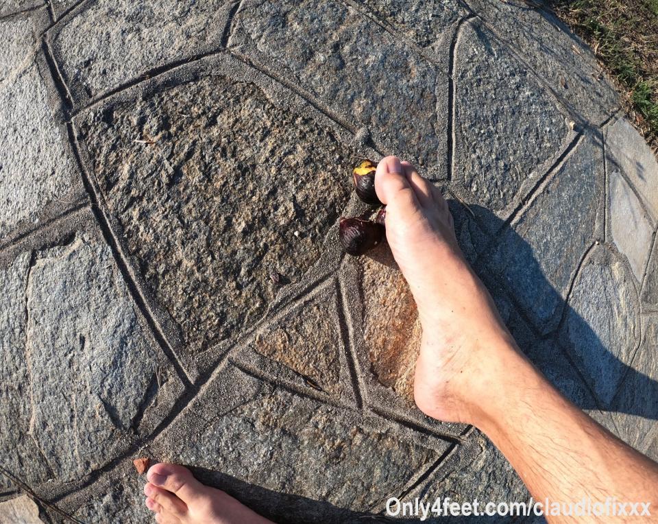 Playing with fruit, anything can happen... One of my favorite fruits🍠🍠🍠 splashed, unfortunately, didn't get eaten ;) See my others pics and video for more of this time ;)