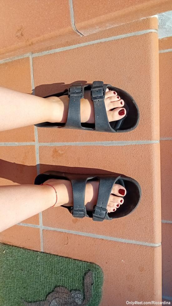 Provo scarpe MOLTO più grandi di me 🤣
🇬🇧 I try on shoes MUCH bigger than me 🤣