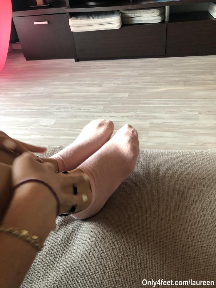 hey people i’m new here and i’m wide open to do more naughty stuff if you support me right🩷