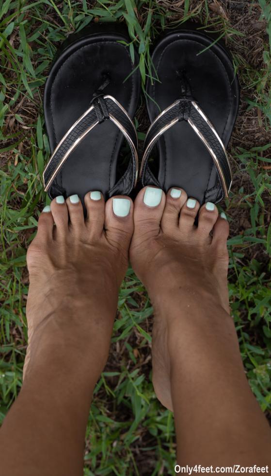 Dejandote disfrutar de mis calientes pies.  sigueme para complaserte 💧🔥👅